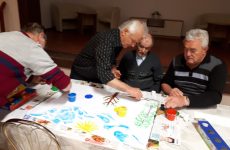 Więcej o: Seniorzy malowali… palcami